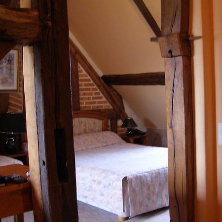 Logis Auberge A La Tete De Lard La Ferté-Imbault Exteriör bild