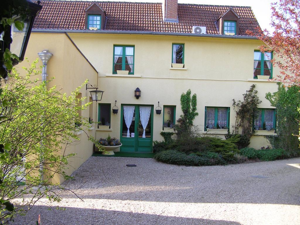 Logis Auberge A La Tete De Lard La Ferté-Imbault Exteriör bild