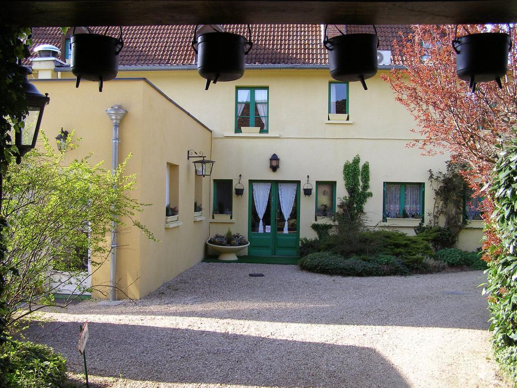 Logis Auberge A La Tete De Lard La Ferté-Imbault Exteriör bild