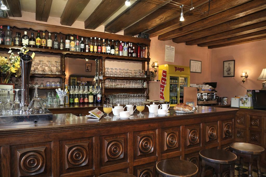 Logis Auberge A La Tete De Lard La Ferté-Imbault Exteriör bild