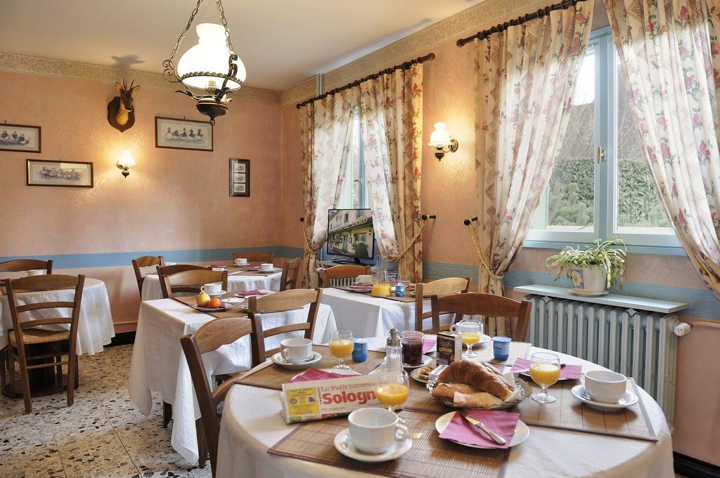 Logis Auberge A La Tete De Lard La Ferté-Imbault Exteriör bild