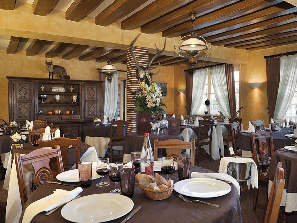 Logis Auberge A La Tete De Lard La Ferté-Imbault Exteriör bild